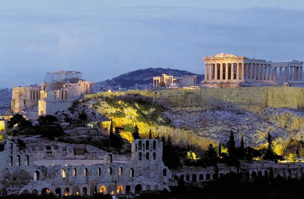 Bild von Akropolis in Griechenland, Ruinen und Gebäude auf und an einem Hügel